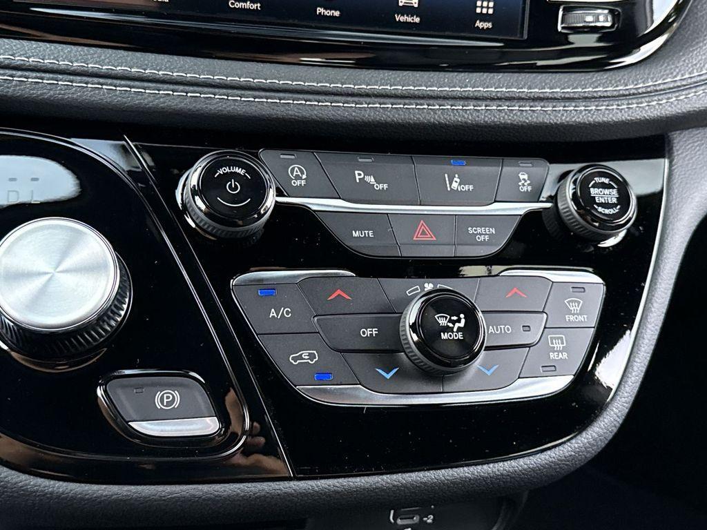 new 2026 Chrysler Pacifica car, priced at $45,036