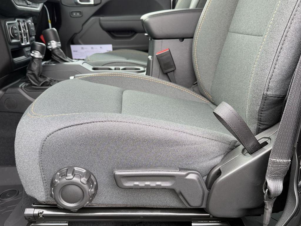 new 2025 Jeep Gladiator car, priced at $40,540