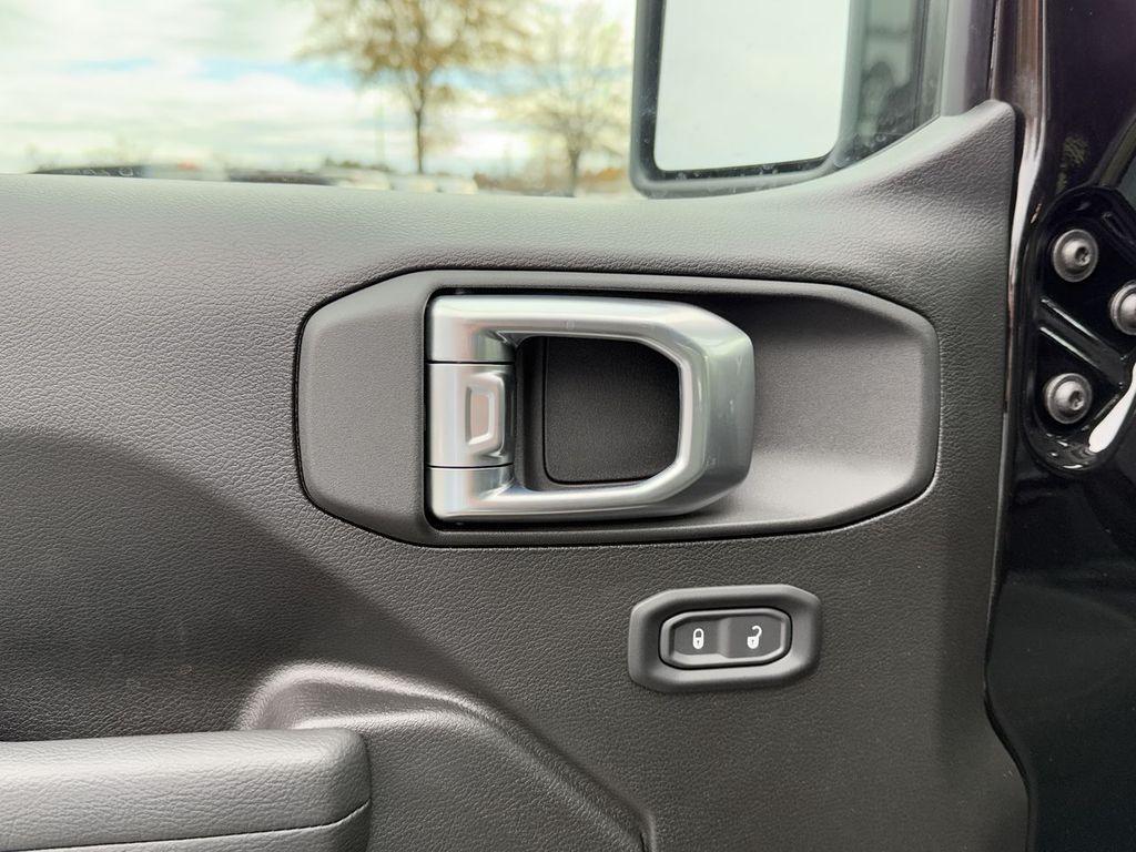 new 2025 Jeep Gladiator car, priced at $40,540