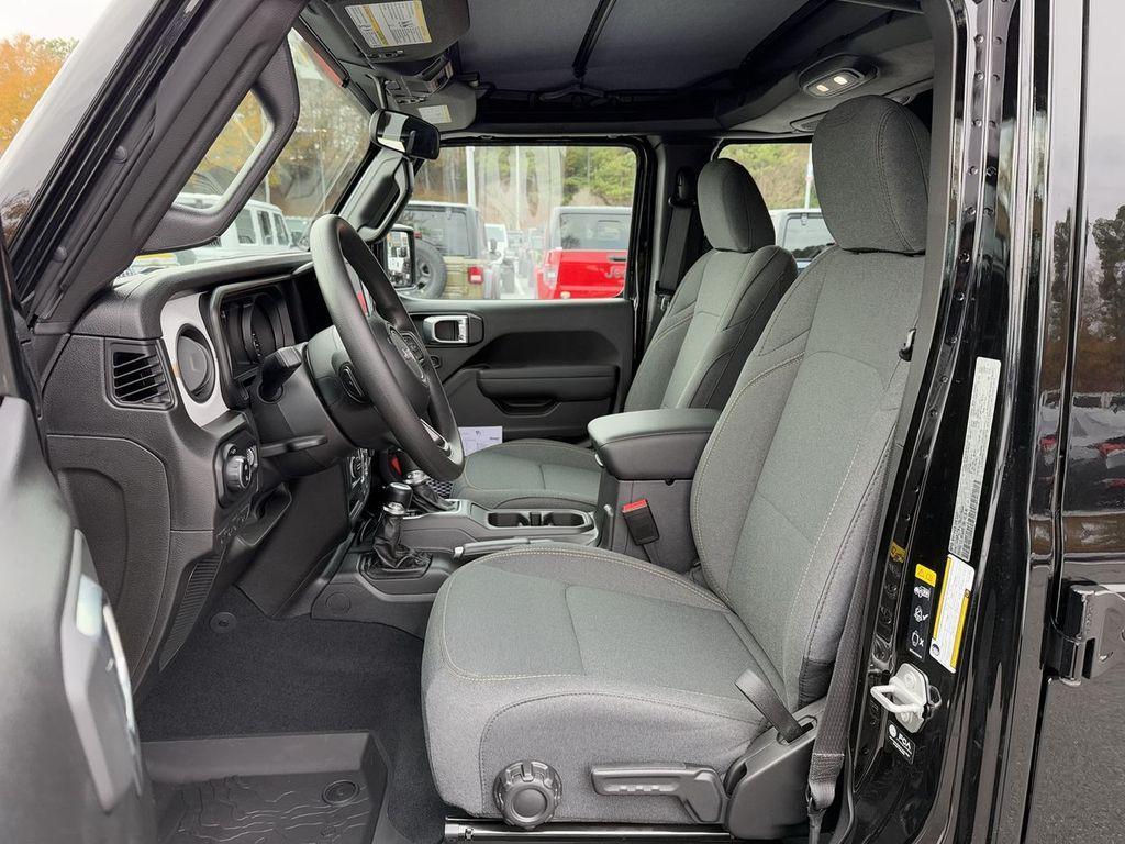 new 2025 Jeep Gladiator car, priced at $40,540