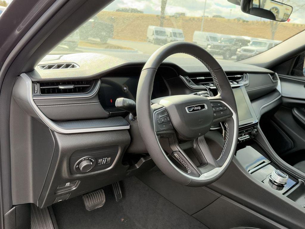 new 2025 Jeep Grand Cherokee L car, priced at $40,220