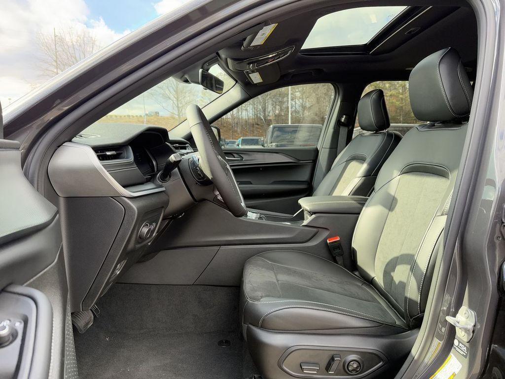 new 2025 Jeep Grand Cherokee L car, priced at $40,220