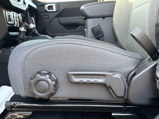 new 2025 Jeep Gladiator car, priced at $40,280