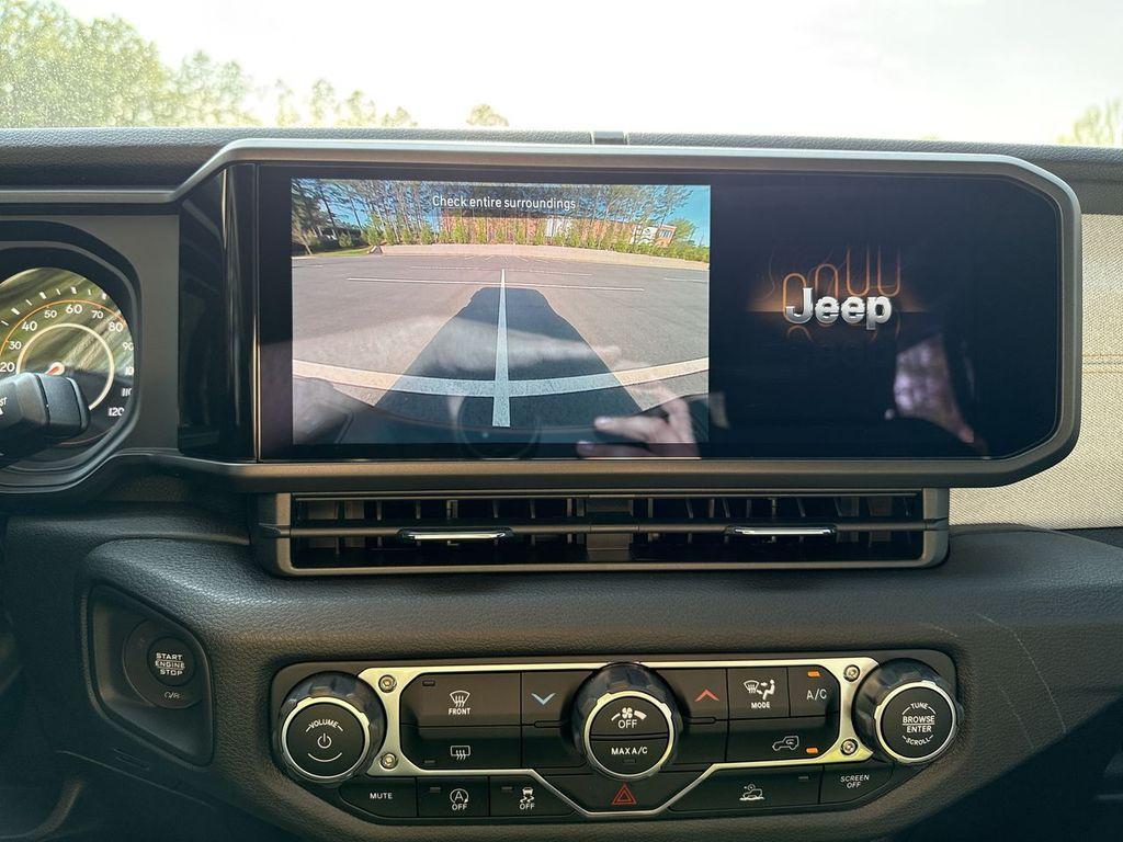 new 2025 Jeep Gladiator car, priced at $41,338
