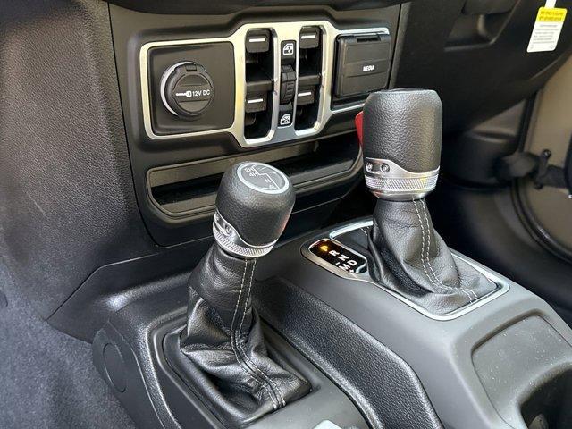new 2025 Jeep Gladiator car, priced at $40,280