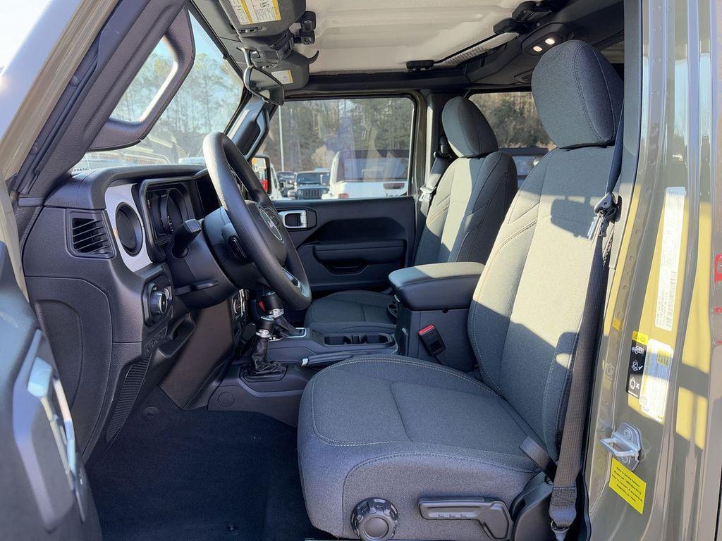 new 2025 Jeep Wrangler car, priced at $47,870
