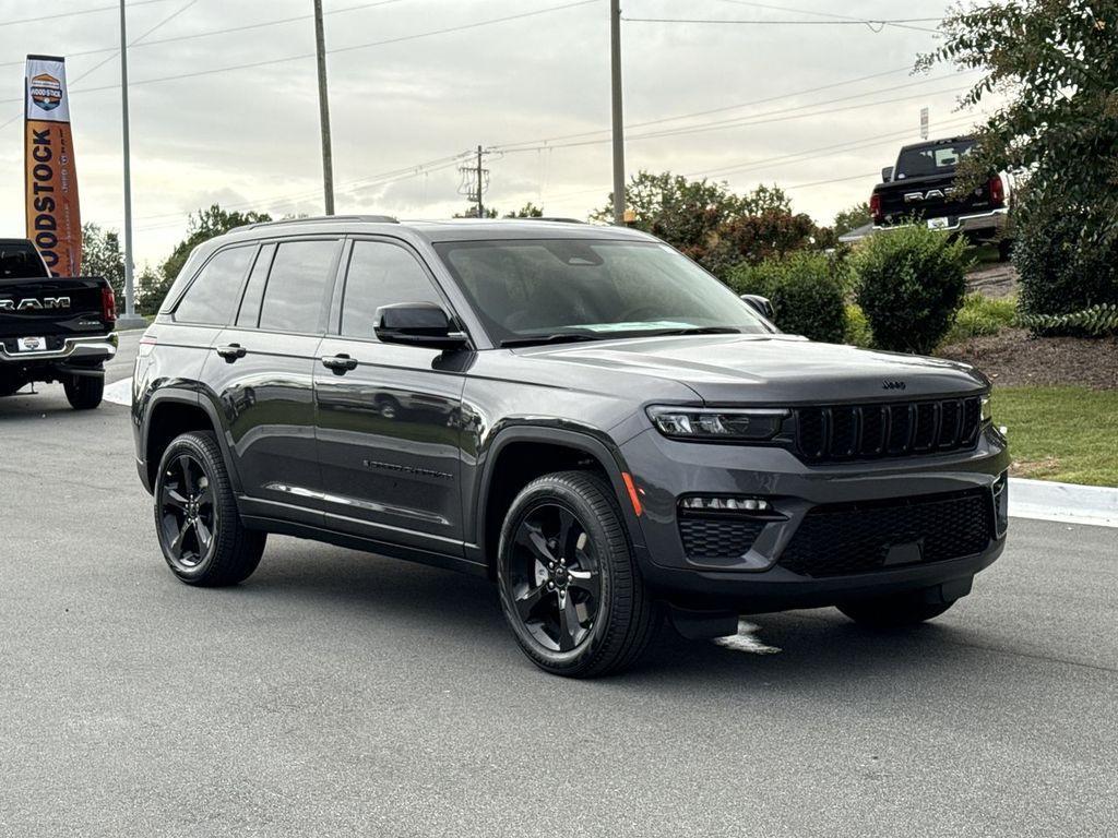 new 2025 Jeep Grand Cherokee car, priced at $45,583