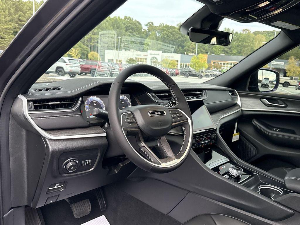 new 2025 Jeep Grand Cherokee car, priced at $45,583