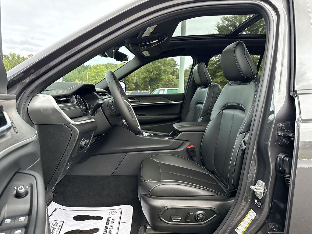 new 2025 Jeep Grand Cherokee car, priced at $45,583