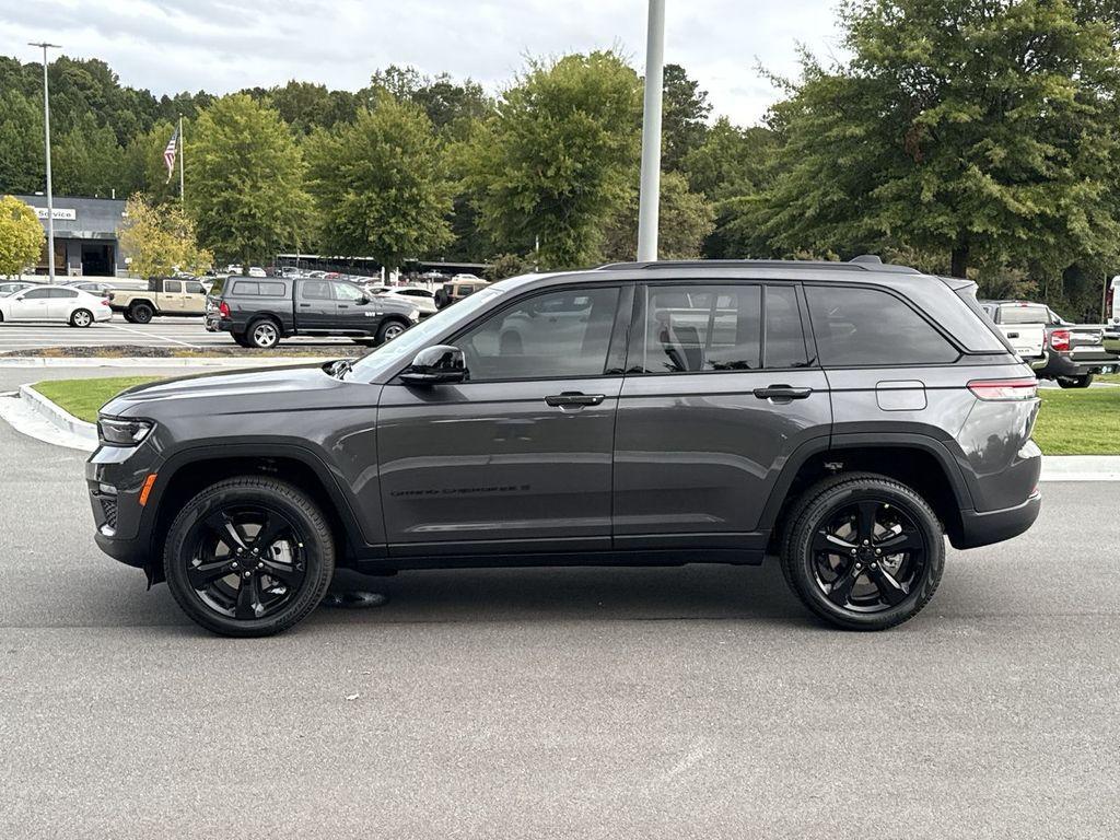 new 2025 Jeep Grand Cherokee car, priced at $45,583