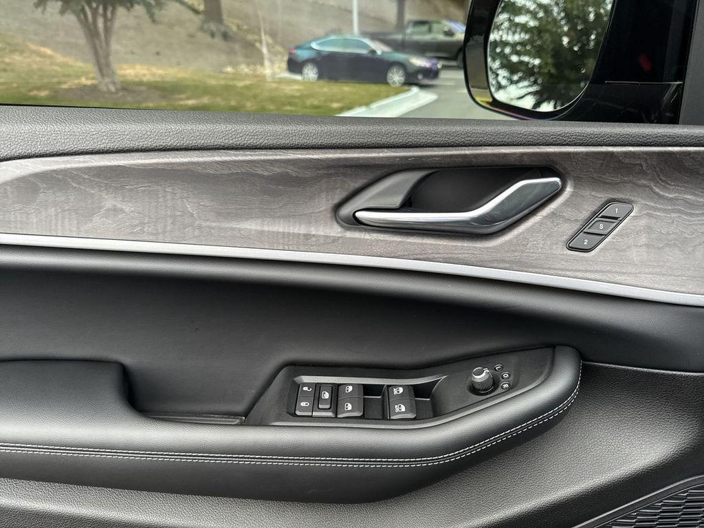 new 2025 Jeep Grand Cherokee car, priced at $45,583
