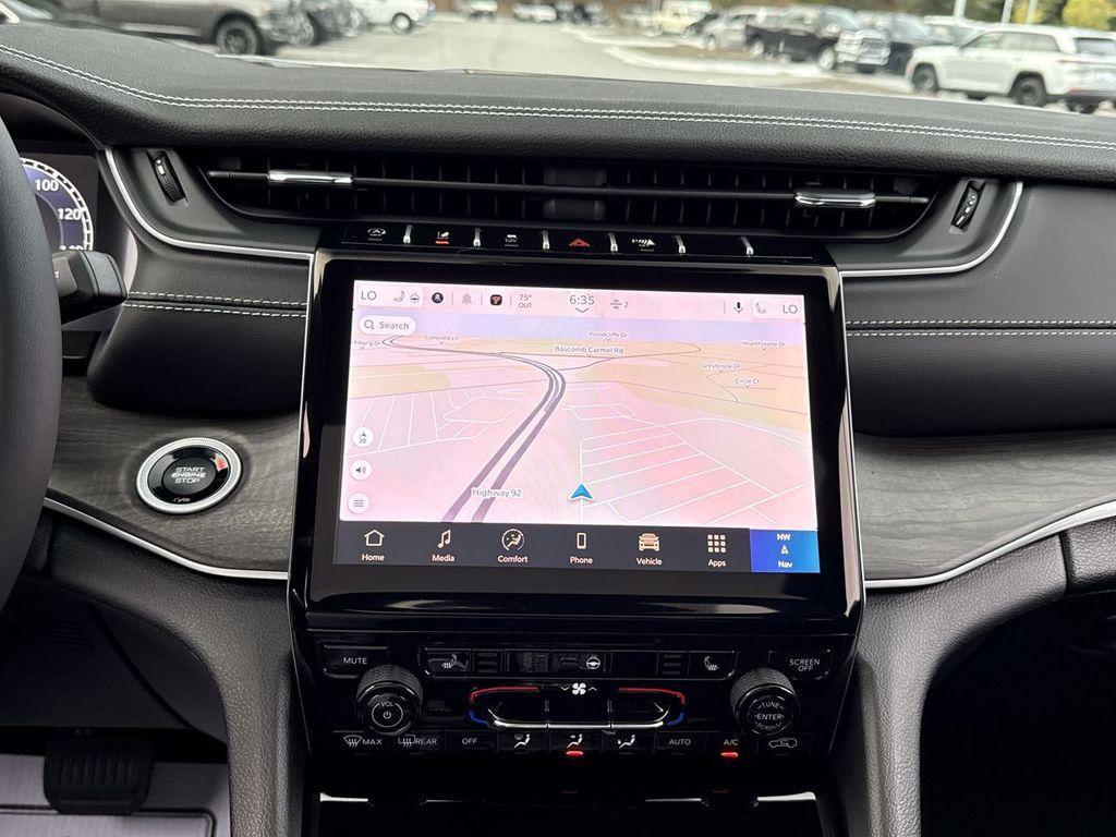 new 2025 Jeep Grand Cherokee car, priced at $45,583