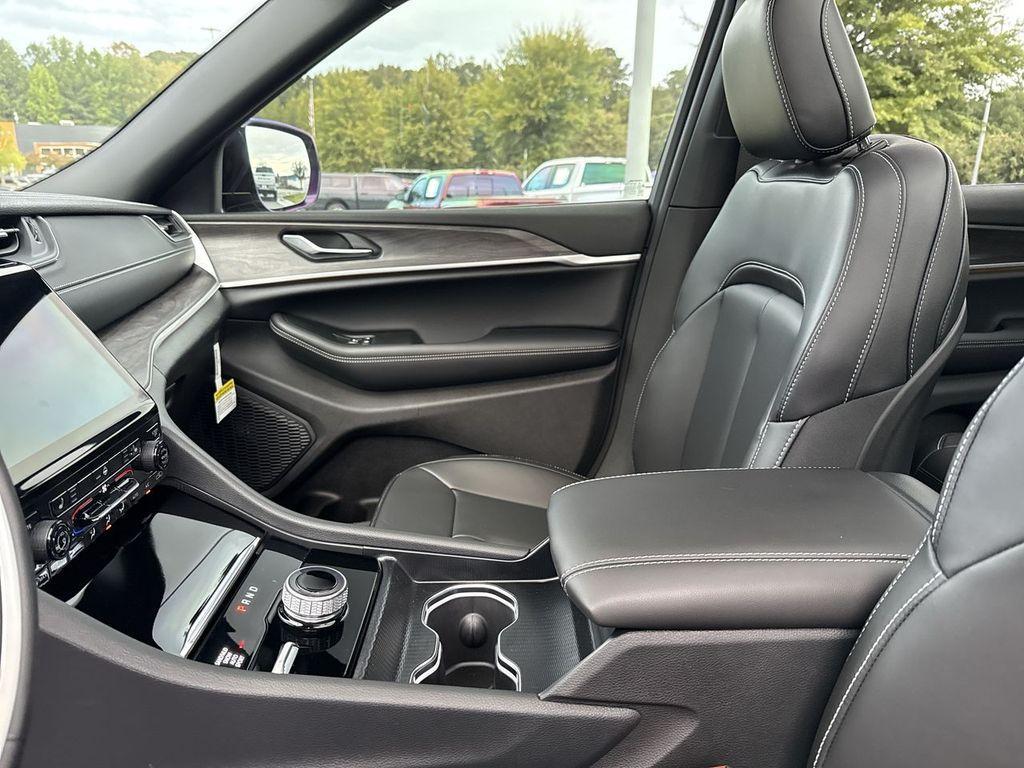 new 2025 Jeep Grand Cherokee car, priced at $45,583