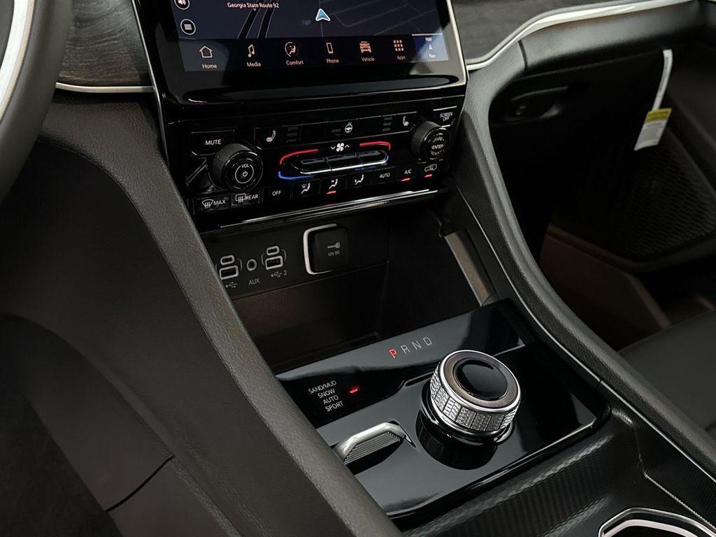 new 2025 Jeep Grand Cherokee L car, priced at $47,282