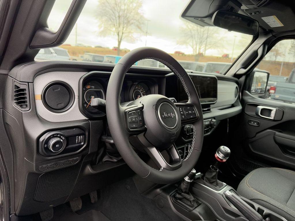 new 2025 Jeep Wrangler car, priced at $46,477