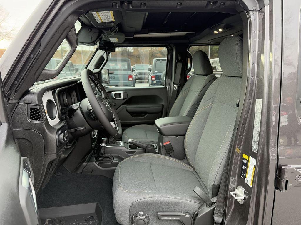new 2025 Jeep Wrangler car, priced at $46,477