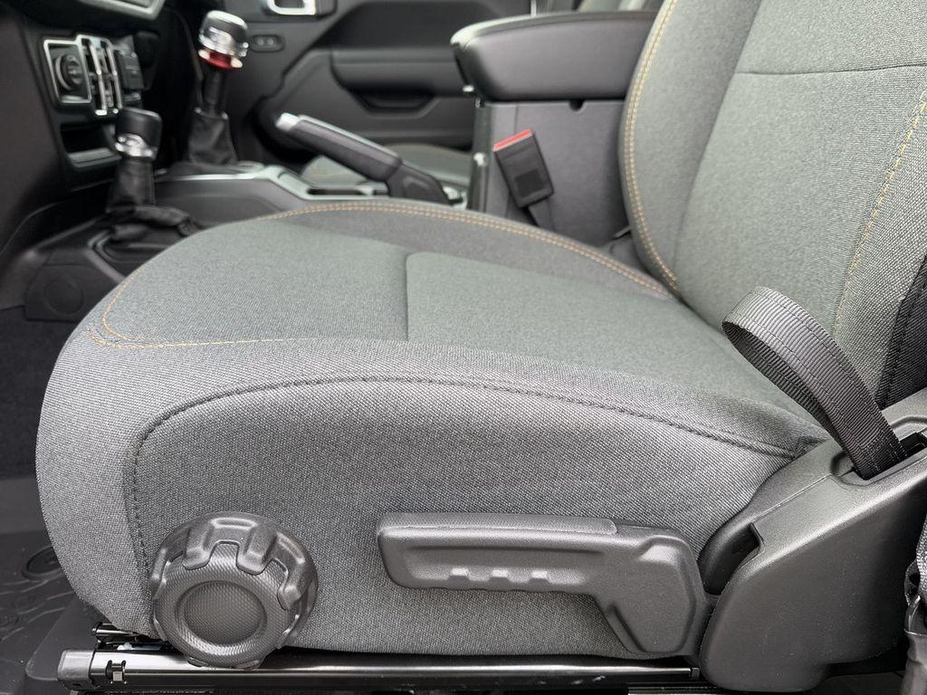 new 2025 Jeep Wrangler car, priced at $46,477