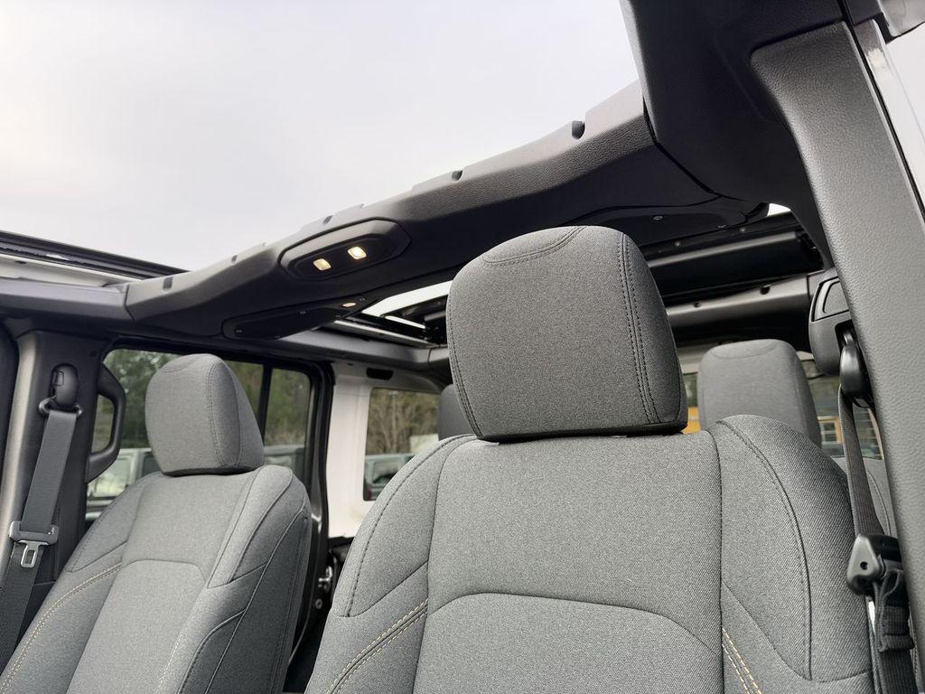 new 2025 Jeep Wrangler car, priced at $46,477