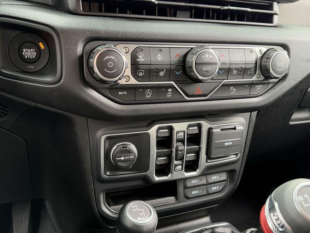 new 2025 Jeep Wrangler car, priced at $46,477