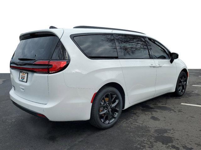 new 2024 Chrysler Pacifica car, priced at $38,840