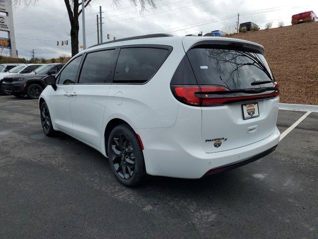 new 2024 Chrysler Pacifica car, priced at $38,840