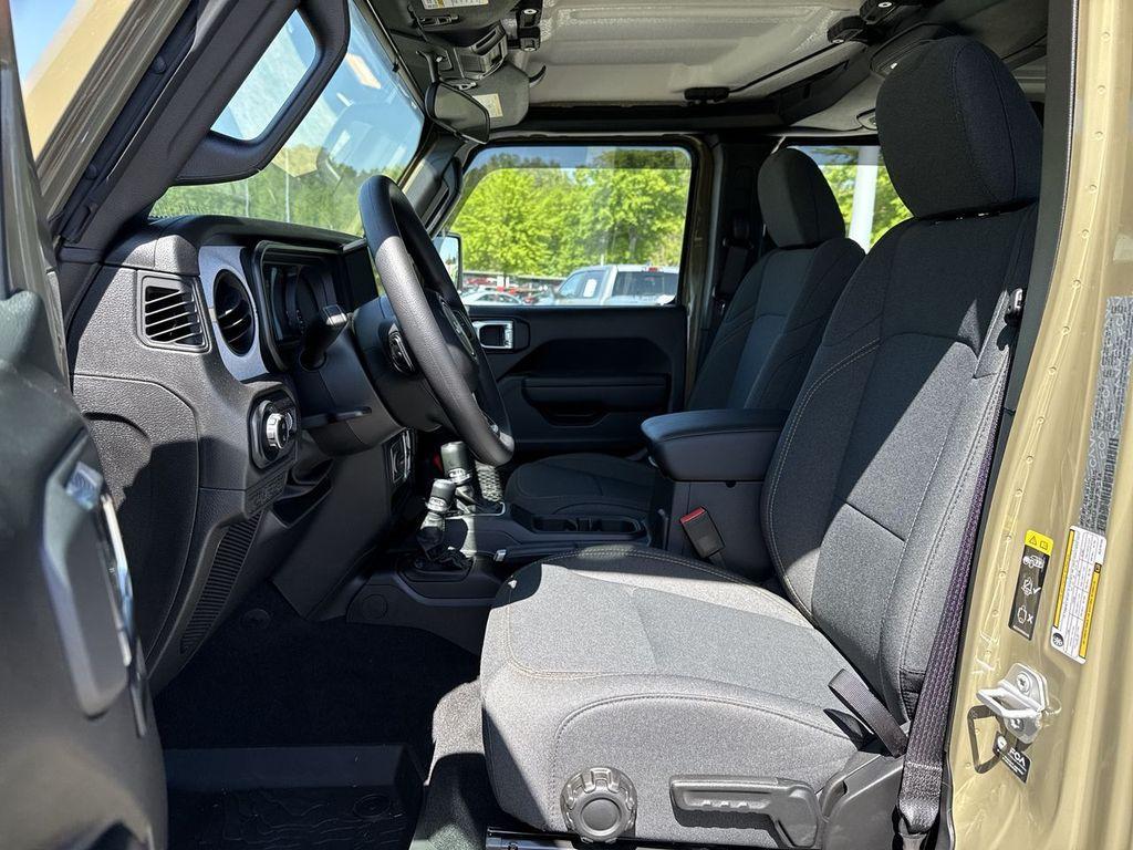 new 2025 Jeep Gladiator car, priced at $41,389