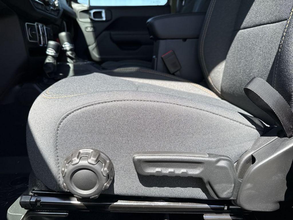 new 2025 Jeep Gladiator car, priced at $41,389