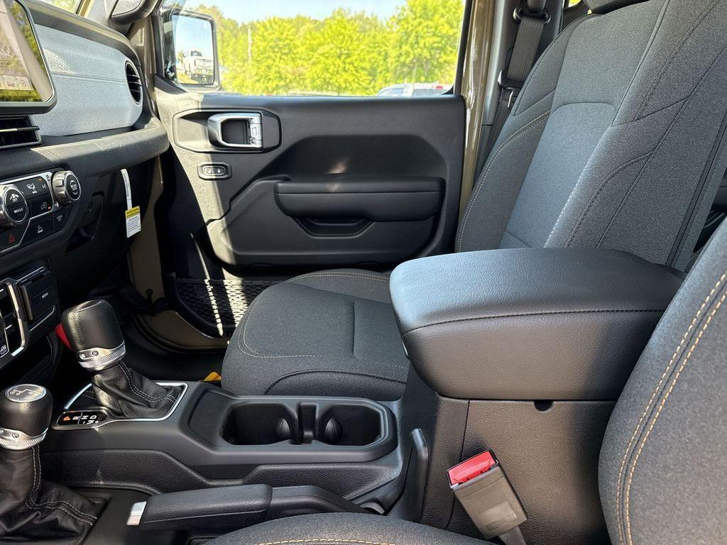 new 2025 Jeep Gladiator car, priced at $41,389