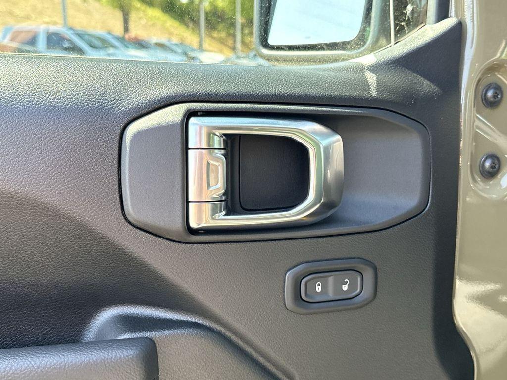 new 2025 Jeep Gladiator car, priced at $41,389