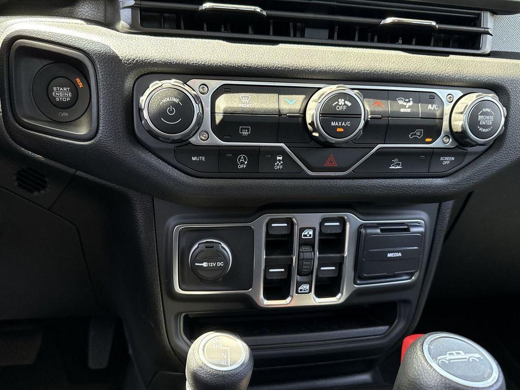 new 2025 Jeep Gladiator car, priced at $41,389