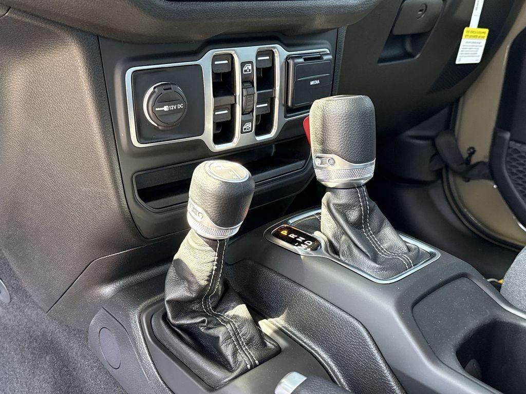 new 2025 Jeep Gladiator car, priced at $41,389