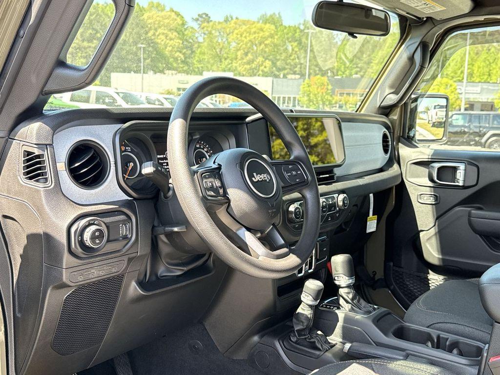new 2025 Jeep Gladiator car, priced at $41,389