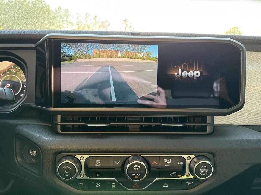 new 2025 Jeep Gladiator car, priced at $38,139