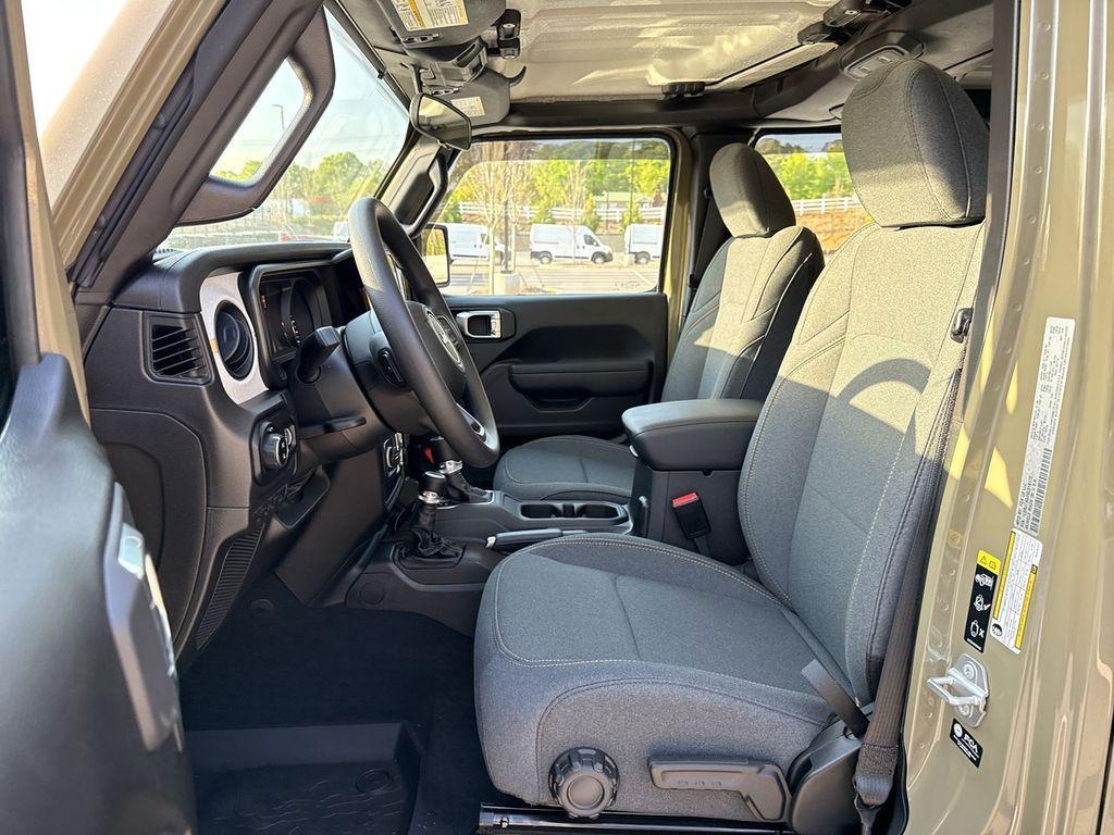 new 2025 Jeep Gladiator car, priced at $38,139