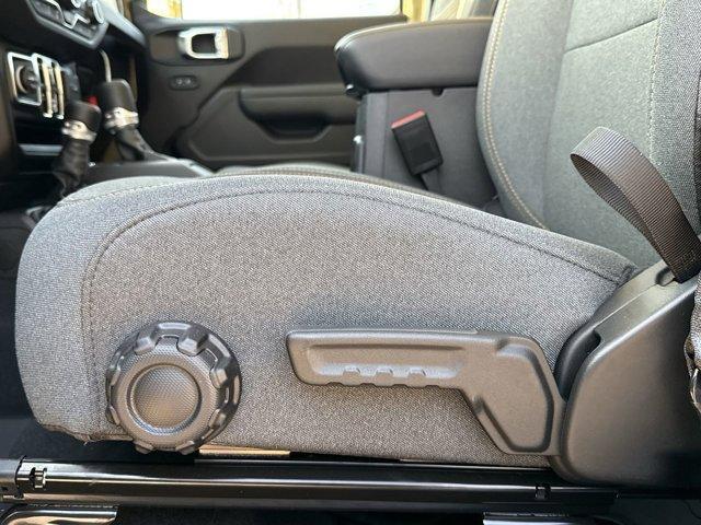 new 2025 Jeep Gladiator car, priced at $41,729