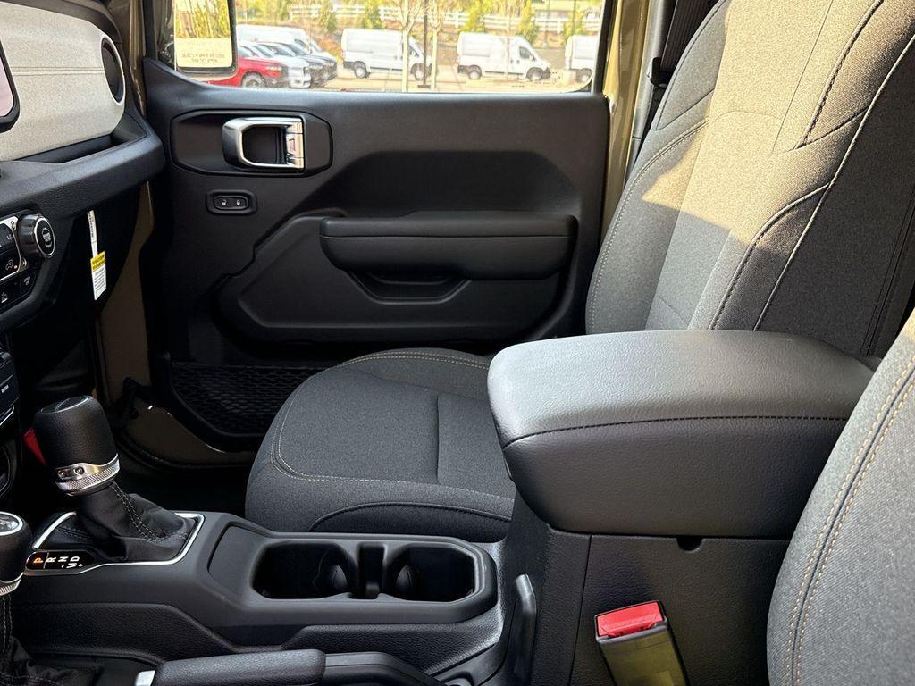 new 2025 Jeep Gladiator car, priced at $38,139