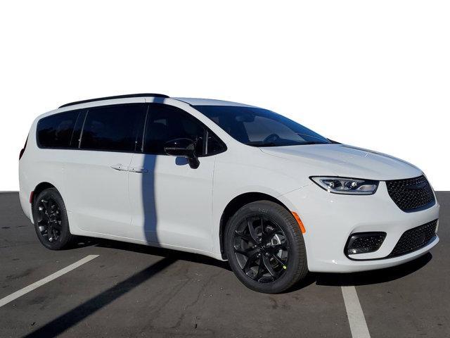 new 2024 Chrysler Pacifica car, priced at $39,650