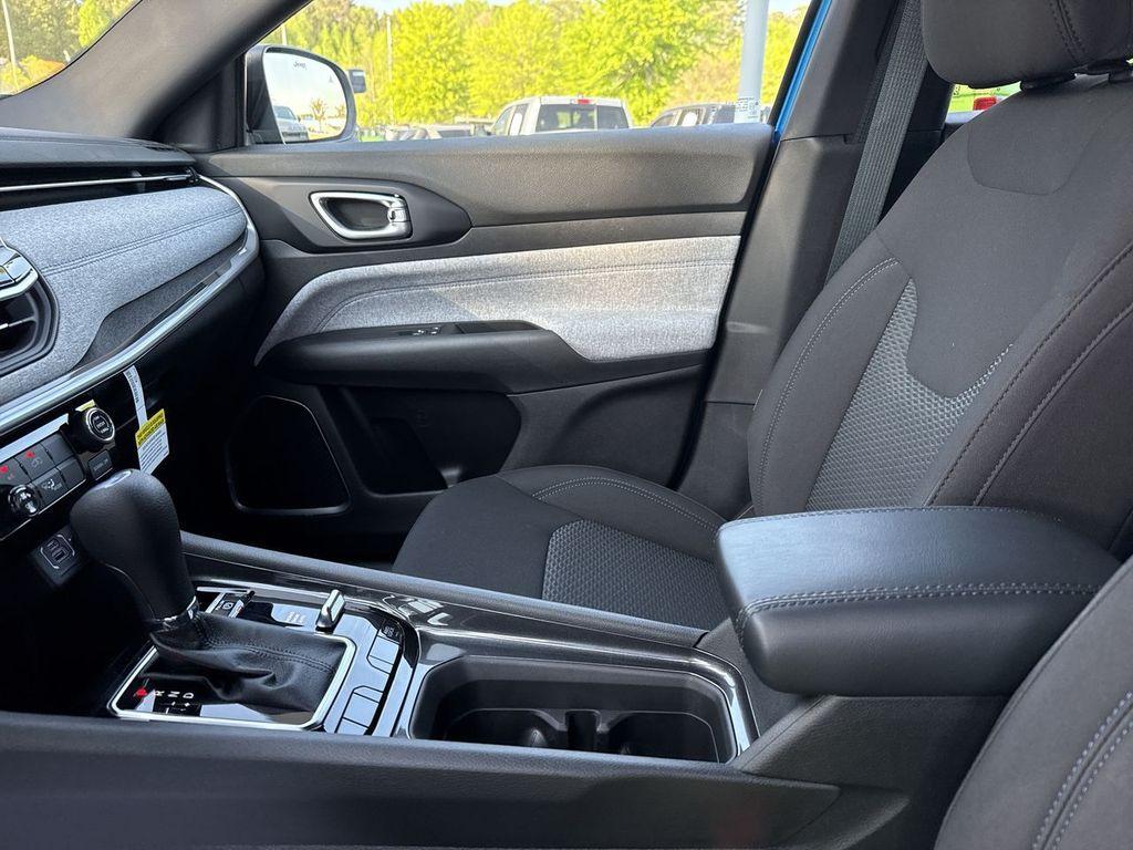 new 2025 Jeep Compass car, priced at $27,584