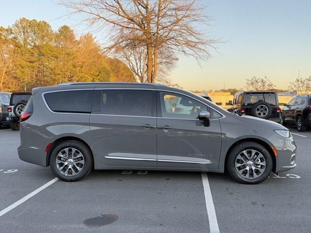 new 2025 Chrysler Pacifica Hybrid car, priced at $54,975