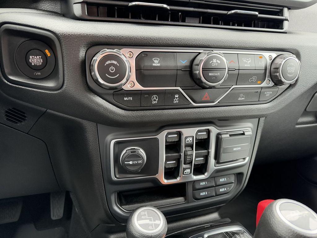 new 2025 Jeep Gladiator car, priced at $37,004