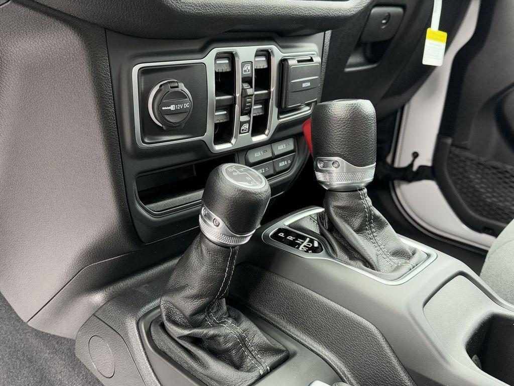 new 2025 Jeep Gladiator car, priced at $37,004