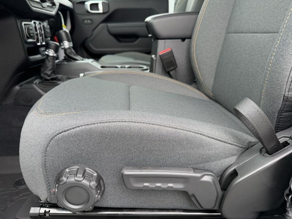 new 2025 Jeep Gladiator car, priced at $37,004
