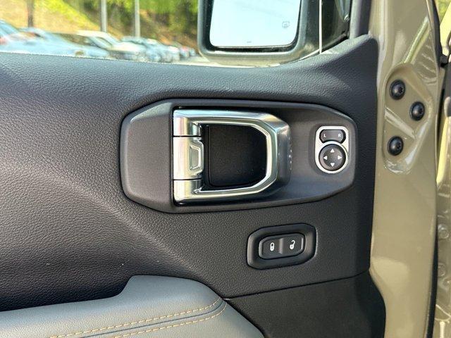 new 2025 Jeep Gladiator car, priced at $55,070