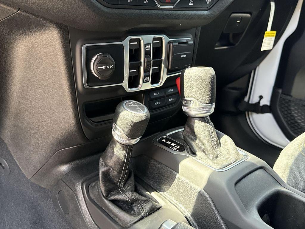 new 2025 Jeep Wrangler car, priced at $40,786