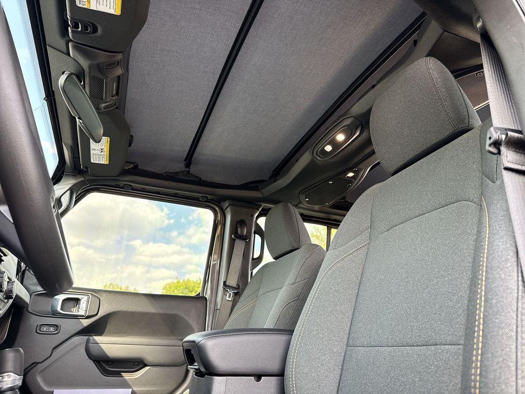 new 2025 Jeep Gladiator car, priced at $42,540