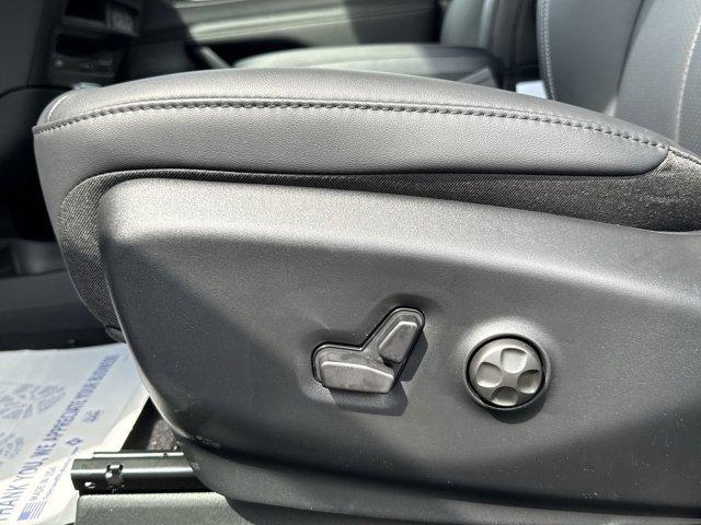 new 2025 Chrysler Pacifica car, priced at $46,760