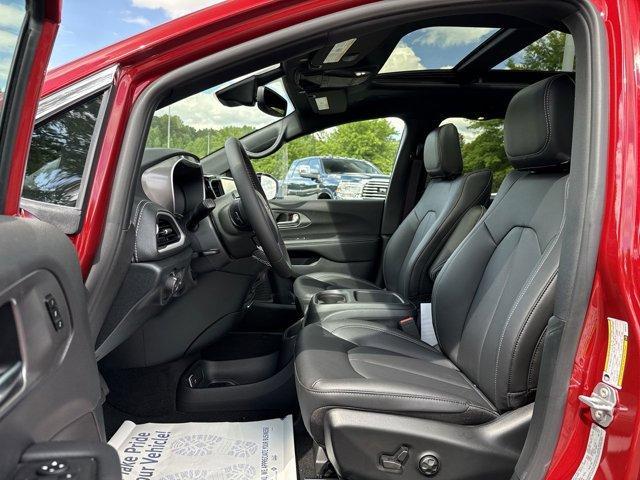 new 2025 Chrysler Pacifica car, priced at $46,760