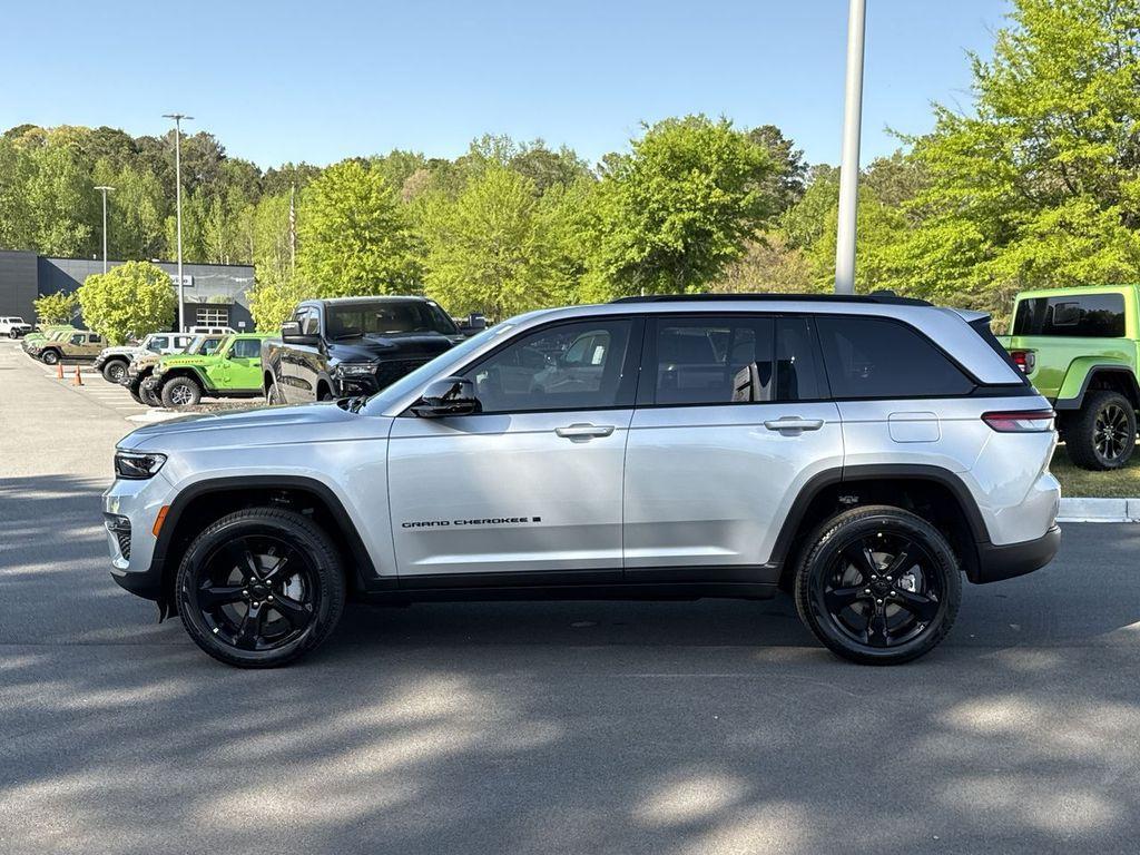 new 2025 Jeep Grand Cherokee car, priced at $48,056