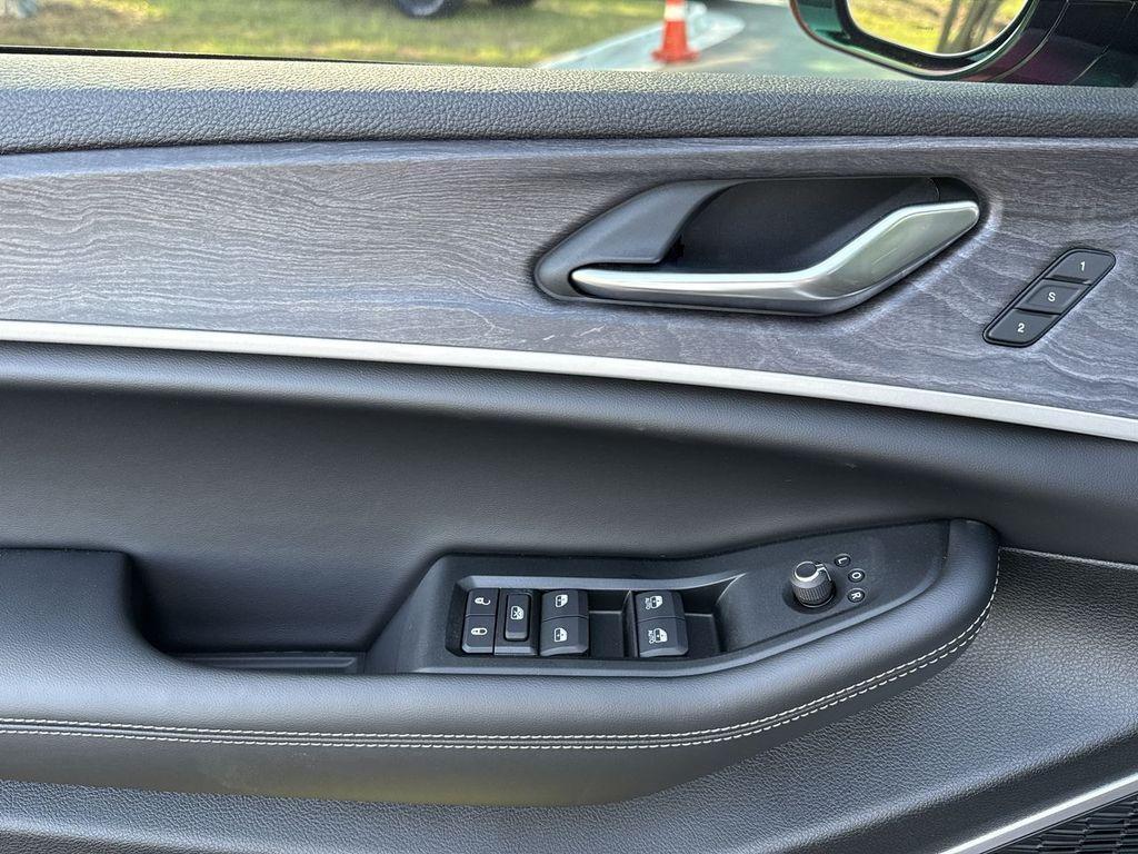 new 2025 Jeep Grand Cherokee car, priced at $48,056