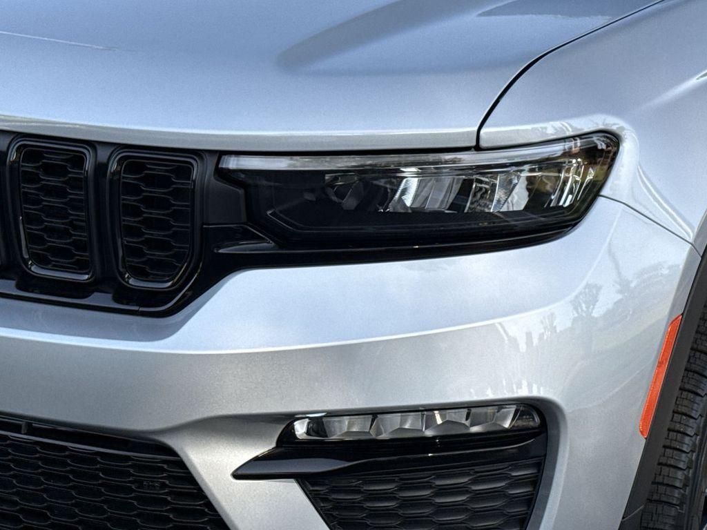 new 2025 Jeep Grand Cherokee car, priced at $48,056